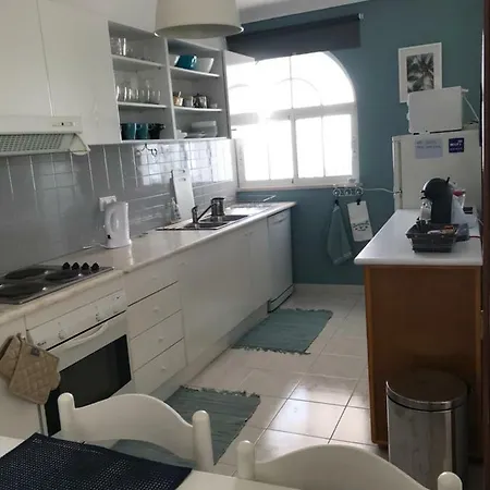 Doris' Place- Garden Apartment *