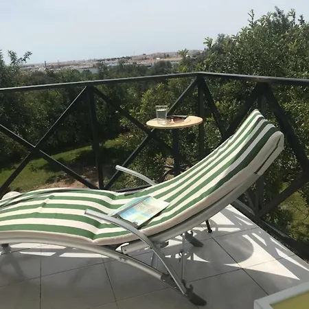 Doris' Place- Garden Tavira