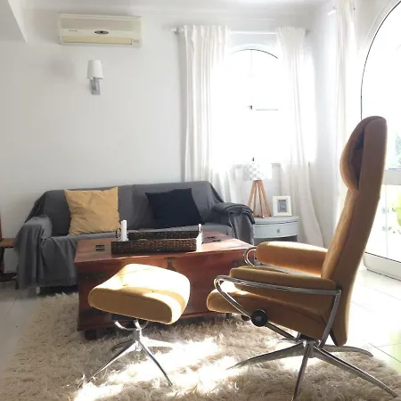 Doris' Place- Garden Apartment *